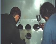 Нанесение защитного покрытия на стенку камеры